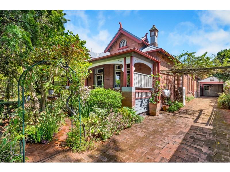18 Queen Street, Lorn NSW 2320