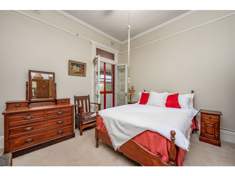 18 Queen Street, Lorn NSW 2320
