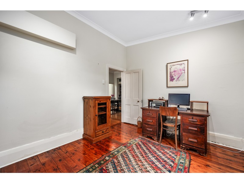 18 Queen Street, Lorn NSW 2320