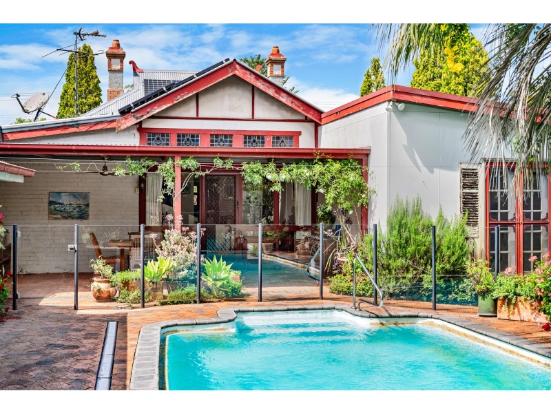 18 Queen Street, Lorn NSW 2320