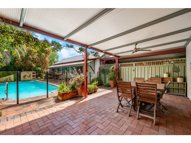 18 Queen Street, Lorn NSW 2320