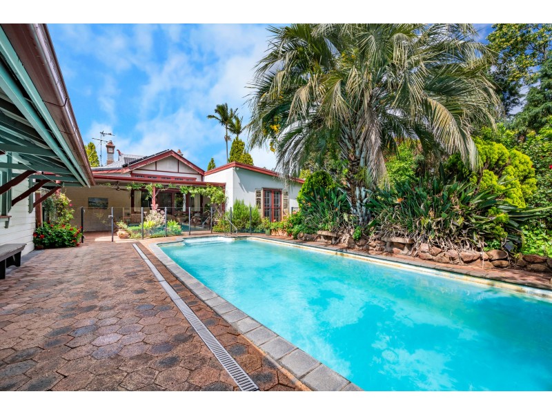 18 Queen Street, Lorn NSW 2320
