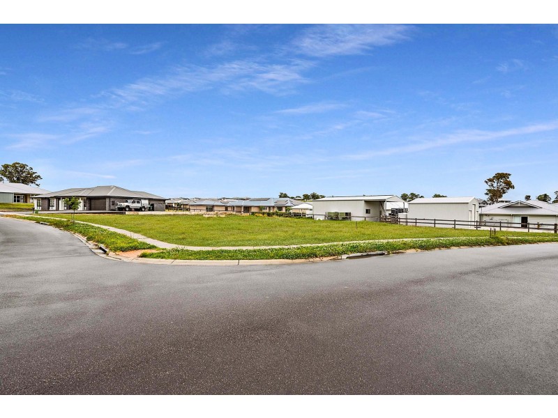 8 Eldon Drive, Louth Park NSW 2320