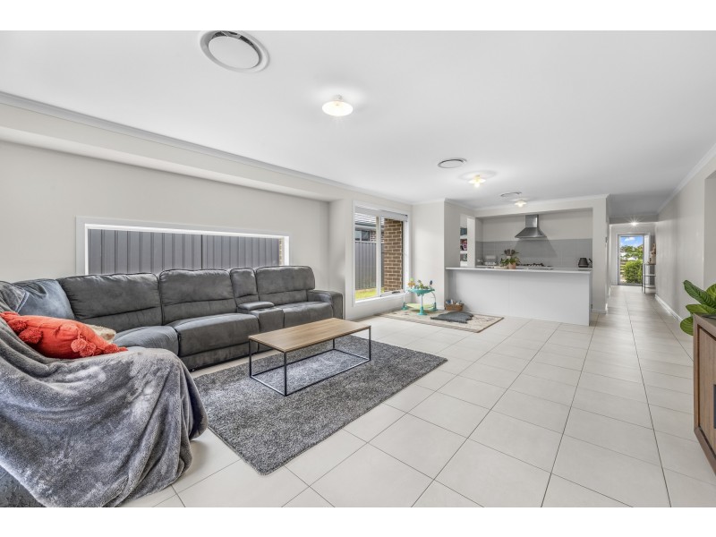 19 Springfield Drive, Lochinvar NSW 2321