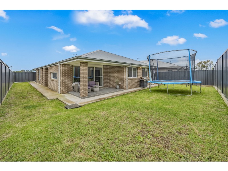 19 Springfield Drive, Lochinvar NSW 2321