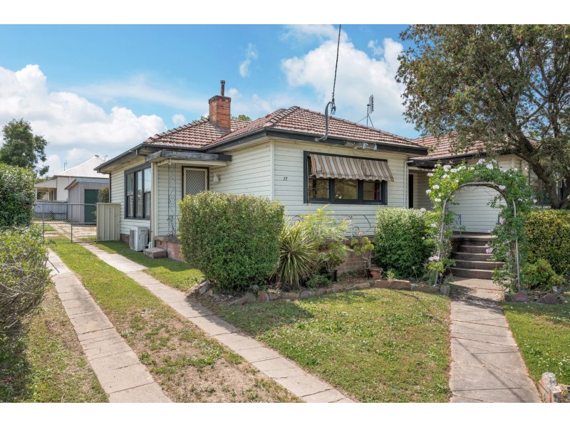 37 High Street, Greta NSW 2334
