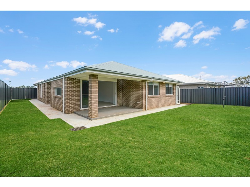 19 Springfield Drive, Lochinvar NSW 2321