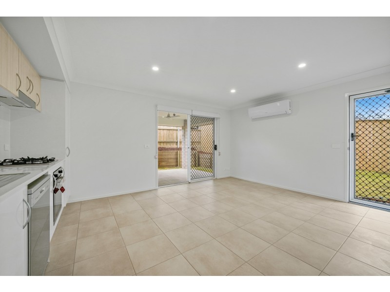 2/16 Guy Close, Greta NSW 2334