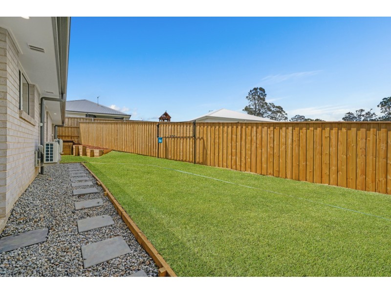2/16 Guy Close, Greta NSW 2334