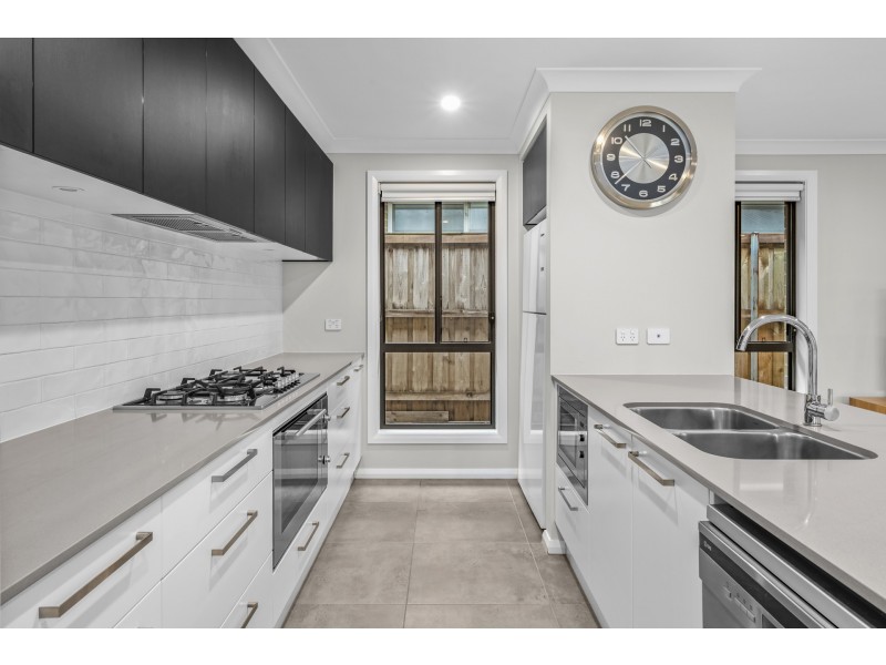 43 Friarbird Ridge, Aberglasslyn NSW 2320