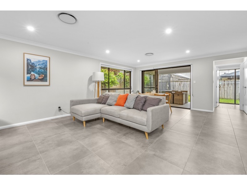43 Friarbird Ridge, Aberglasslyn NSW 2320