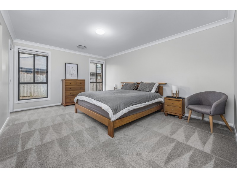 43 Friarbird Ridge, Aberglasslyn NSW 2320