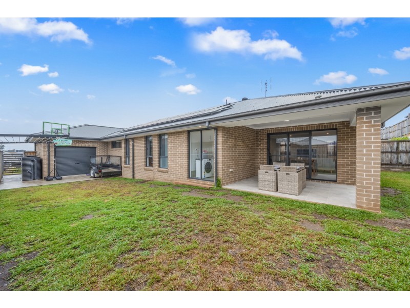 43 Friarbird Ridge, Aberglasslyn NSW 2320