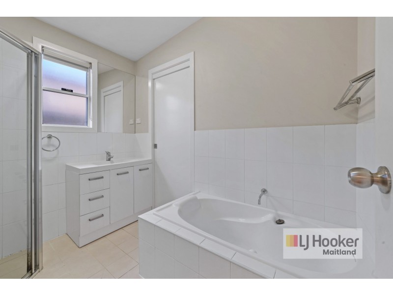 2/24 Carroll Avenue, Cessnock NSW 2325