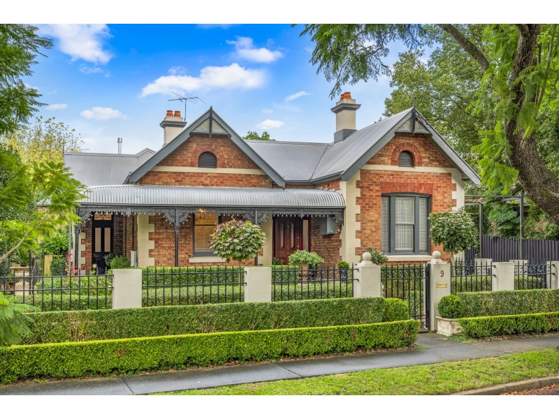 9 The Avenue, Lorn NSW 2320