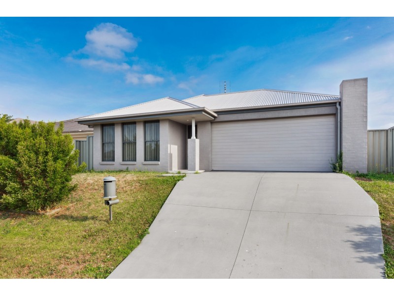 8 Hayworth Street, Rutherford NSW 2320