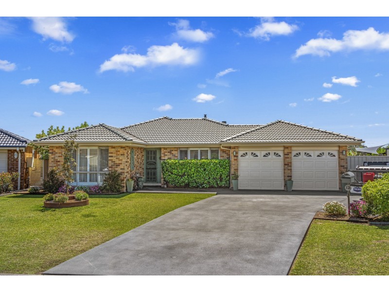 13 Greenwood Grove, Rutherford NSW 2320