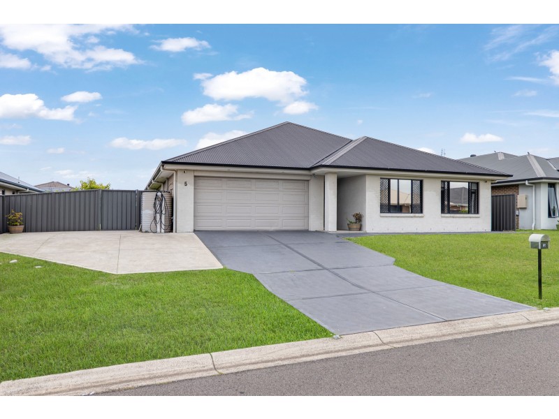 5 Fairway Street, Rutherford NSW 2320