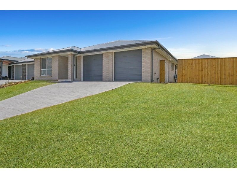 2/16 Guy Close, Greta NSW 2334