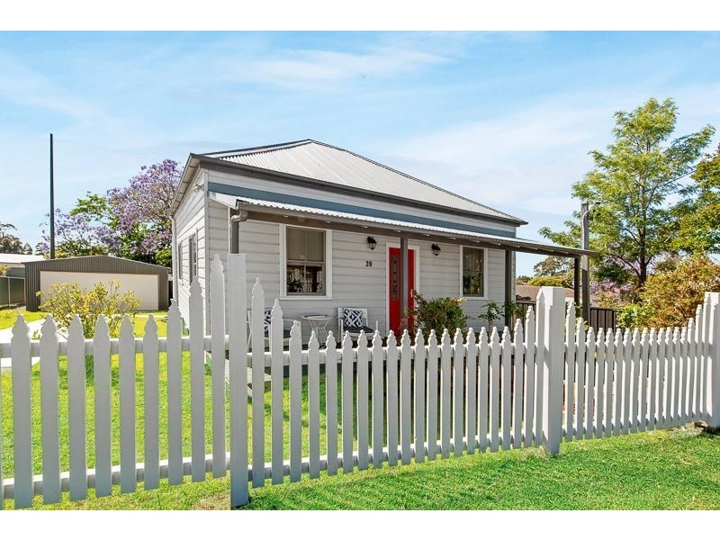 39 Aberglasslyn Road, Rutherford NSW 2320