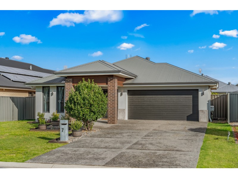 7 Fairway Street, Rutherford NSW 2320