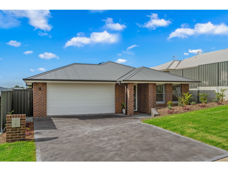 1 Loane Circuit, Farley NSW 2320
