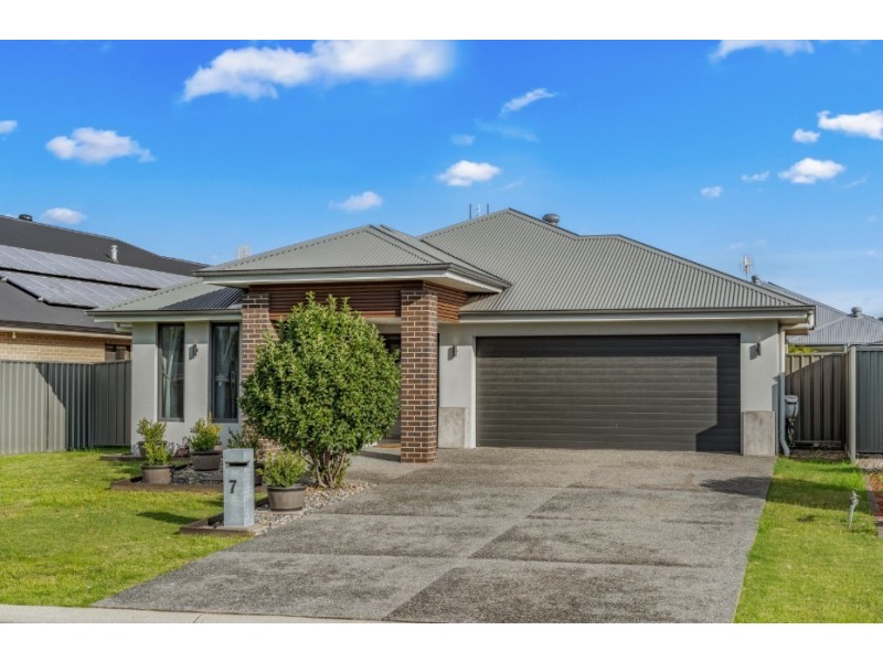 7 Fairway Street, Rutherford NSW 2320