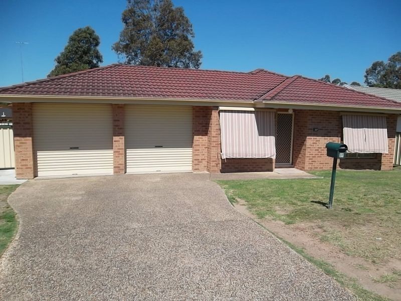 37 Schank Drive, Metford NSW 2323