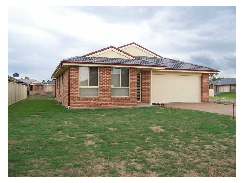 10 Streeton Drive, Metford NSW 2323