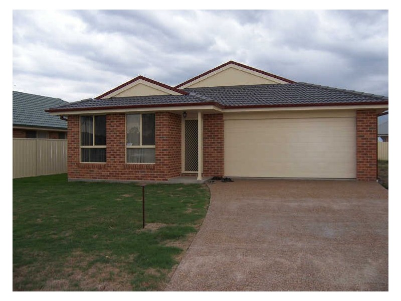 10 Streeton Drive, Metford NSW 2323