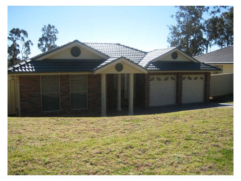 12 Carnarvon Circuit, East Maitland NSW 2323