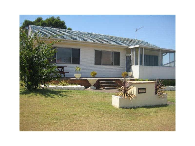 2 Joan St, Rutherford NSW 2320