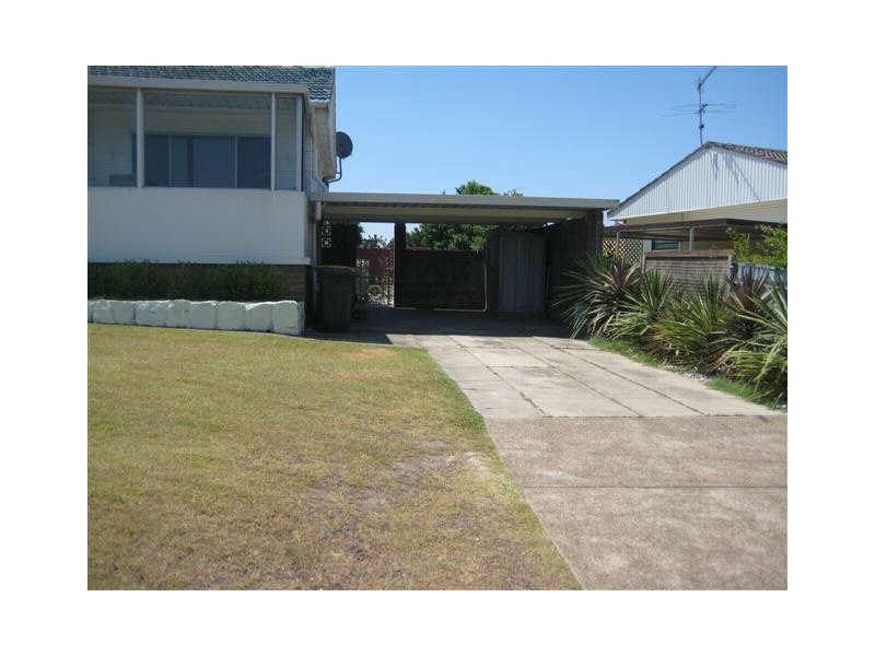 2 Joan St, Rutherford NSW 2320