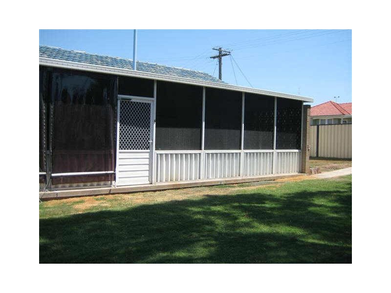 2 Joan St, Rutherford NSW 2320