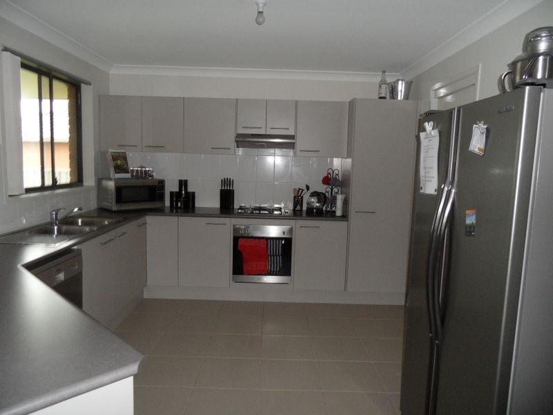 27 Niven Parade, Aberglasslyn NSW 2320