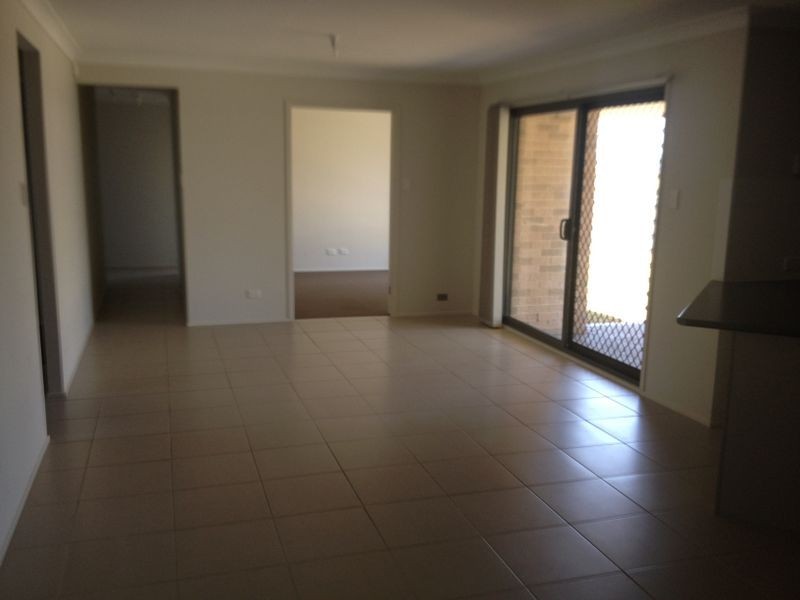 27 Niven Parade, Aberglasslyn NSW 2320