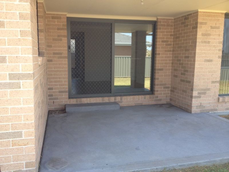 27 Niven Parade, Aberglasslyn NSW 2320