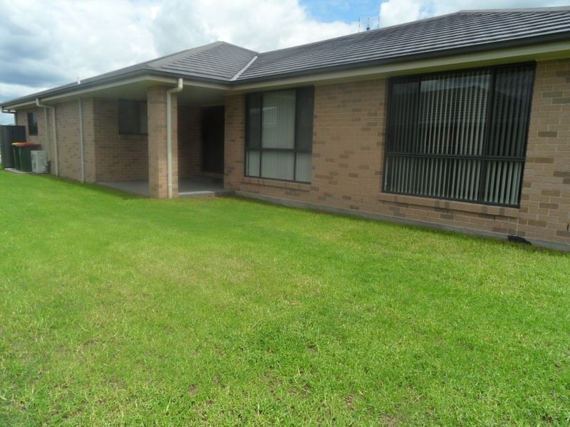 27 Niven Parade, Aberglasslyn NSW 2320