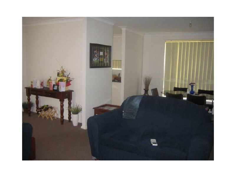 2/37 Ventura Close, Rutherford NSW 2320