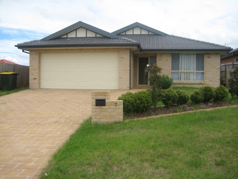 7 Hibiscus Crescent, Aberglasslyn NSW 2320