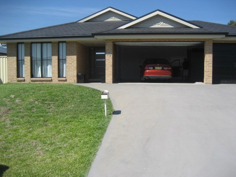 39 Strutt Crescent, Metford NSW 2323