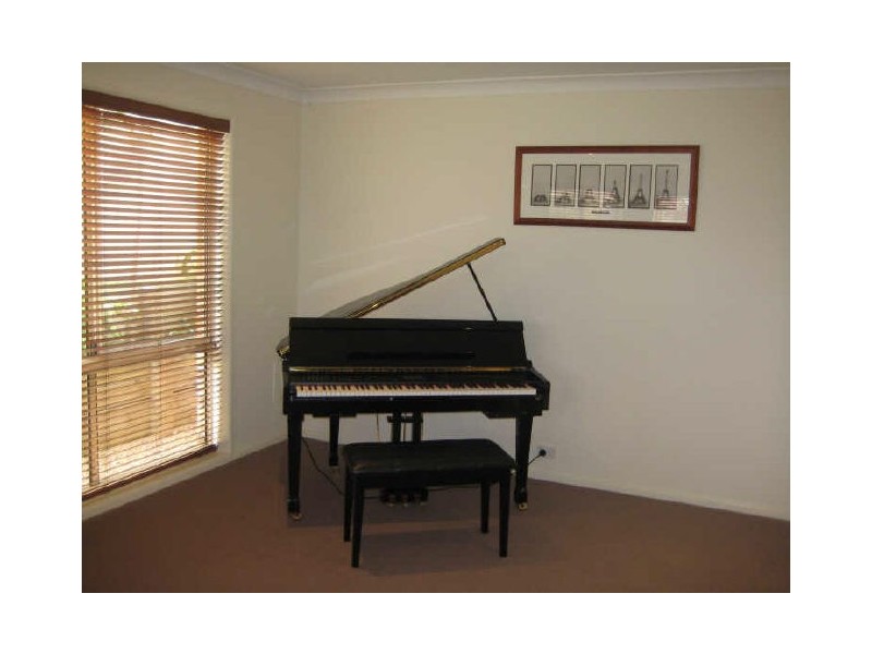 42 Pyalla Avenue, Aberglasslyn NSW 2320