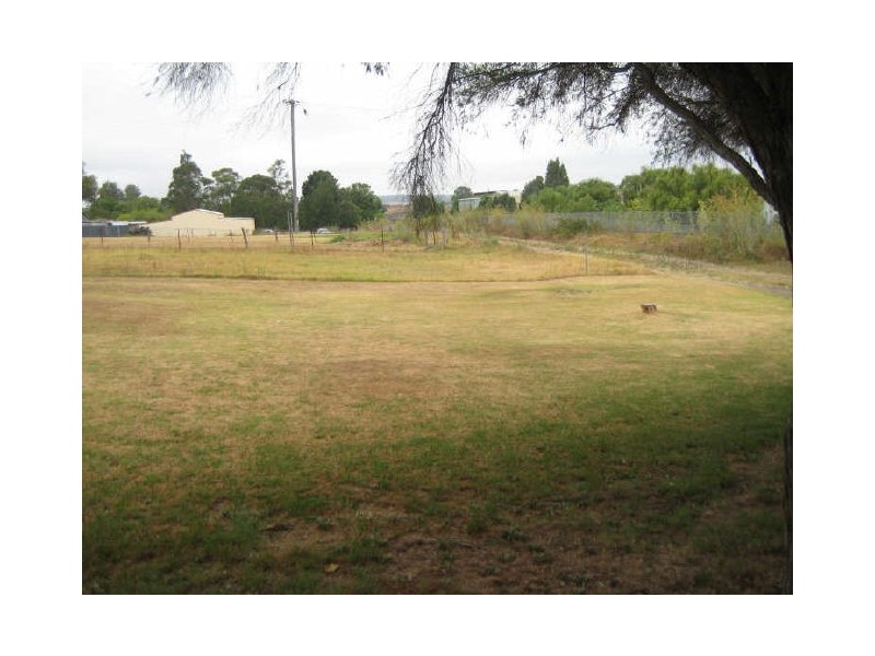 25 Raymond Terrace Road, East Maitland NSW 2323