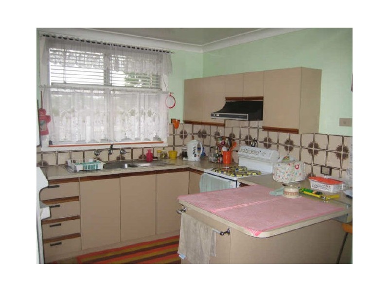 25 Raymond Terrace Road, East Maitland NSW 2323