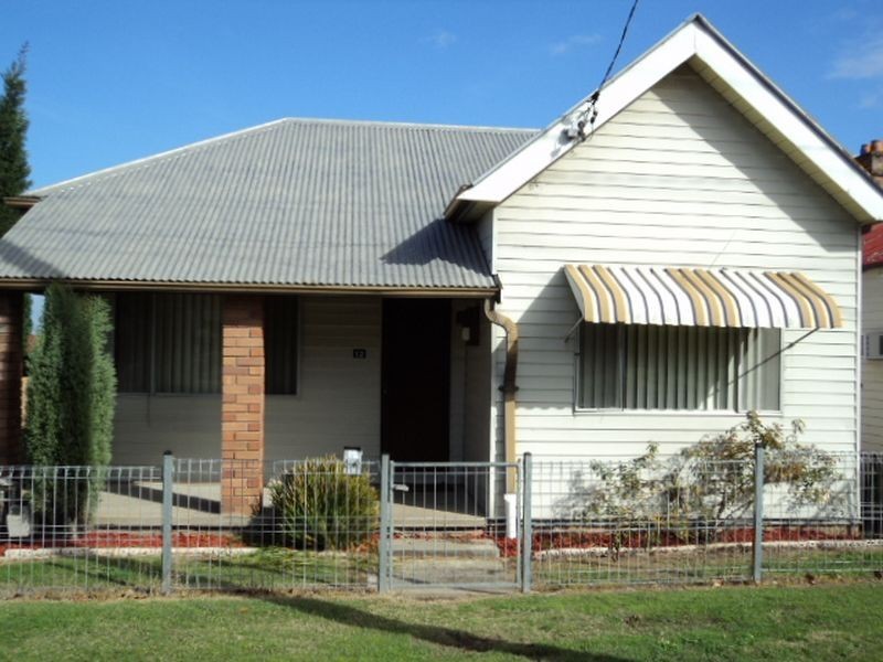 12 Gillies St, Rutherford NSW 2320