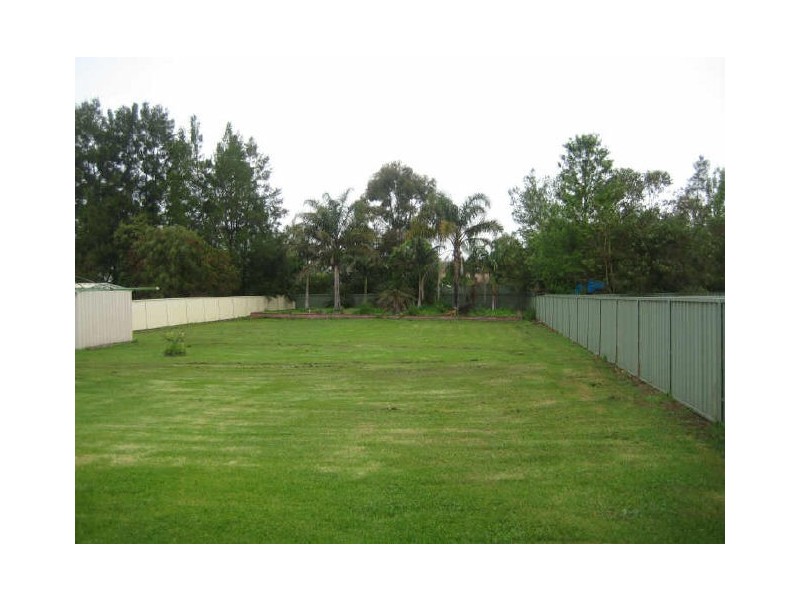 8 Elizabeth Street, Wallalong NSW 2320