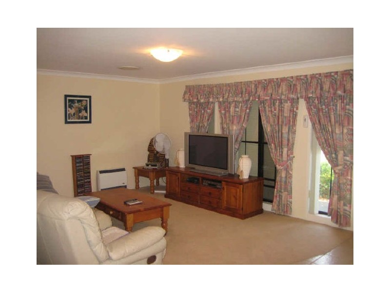 6 Aaron Cove, Rutherford NSW 2320