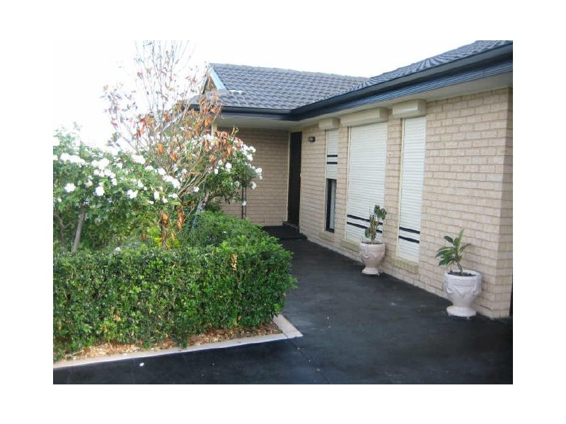 6 Aaron Cove, Rutherford NSW 2320