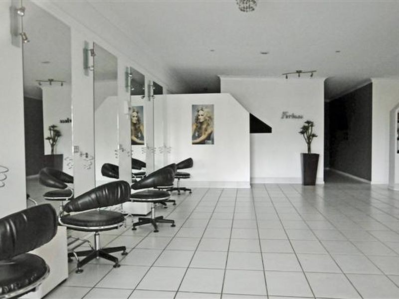 Shop 2 /91 Swan Street, Morpeth NSW 2321 the real estate agency Sold