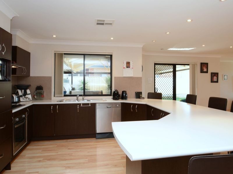 5 Peregrine Close, Aberglasslyn NSW 2320